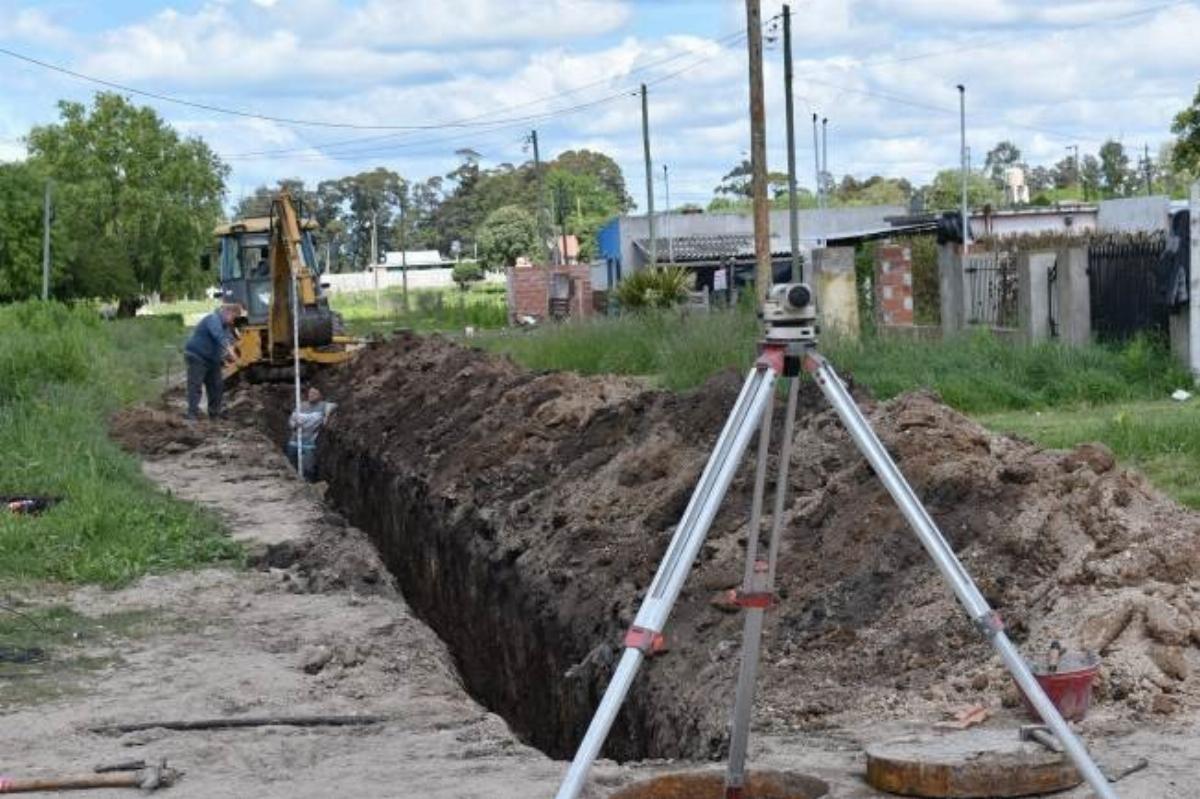 Vecinos de Miramar impulsan obras de agua y cloacas con esfuerzo conjunto y compromiso comunitario